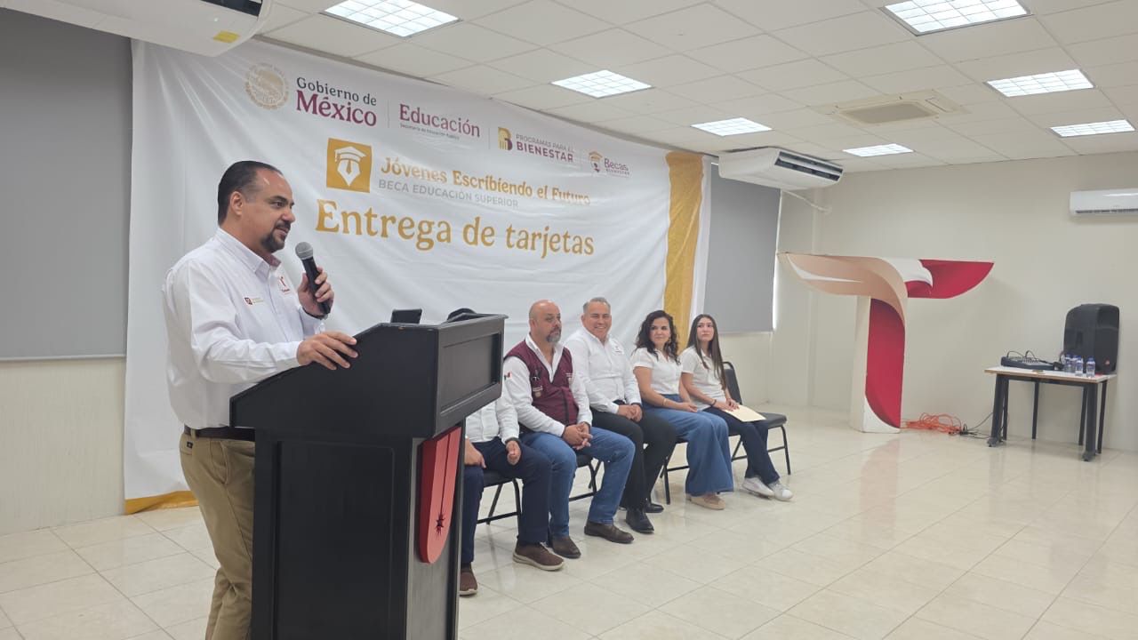Refuerzan apoyo a estudiantes tamaulipecos con becas “Jóvenes Escribiendo el Futuro”