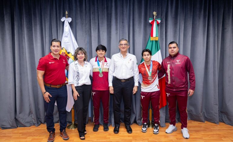 Recibe gobernador a históricos campeones tamaulipecos