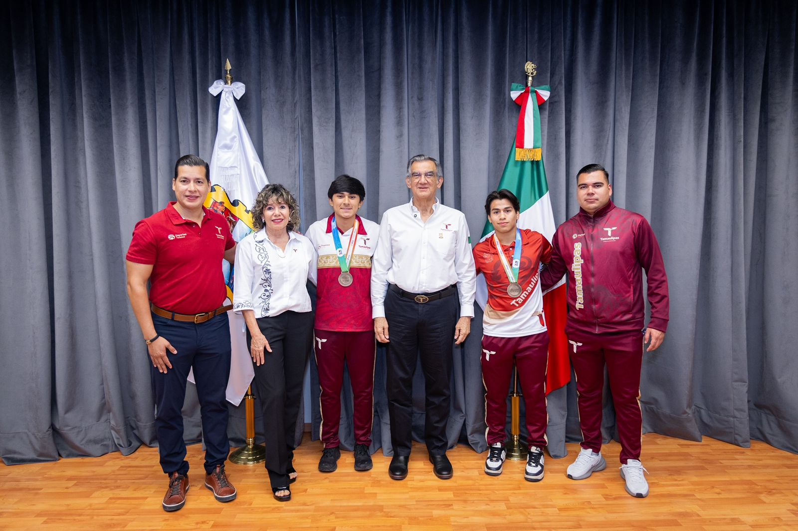 Recibe gobernador a históricos campeones tamaulipecos
