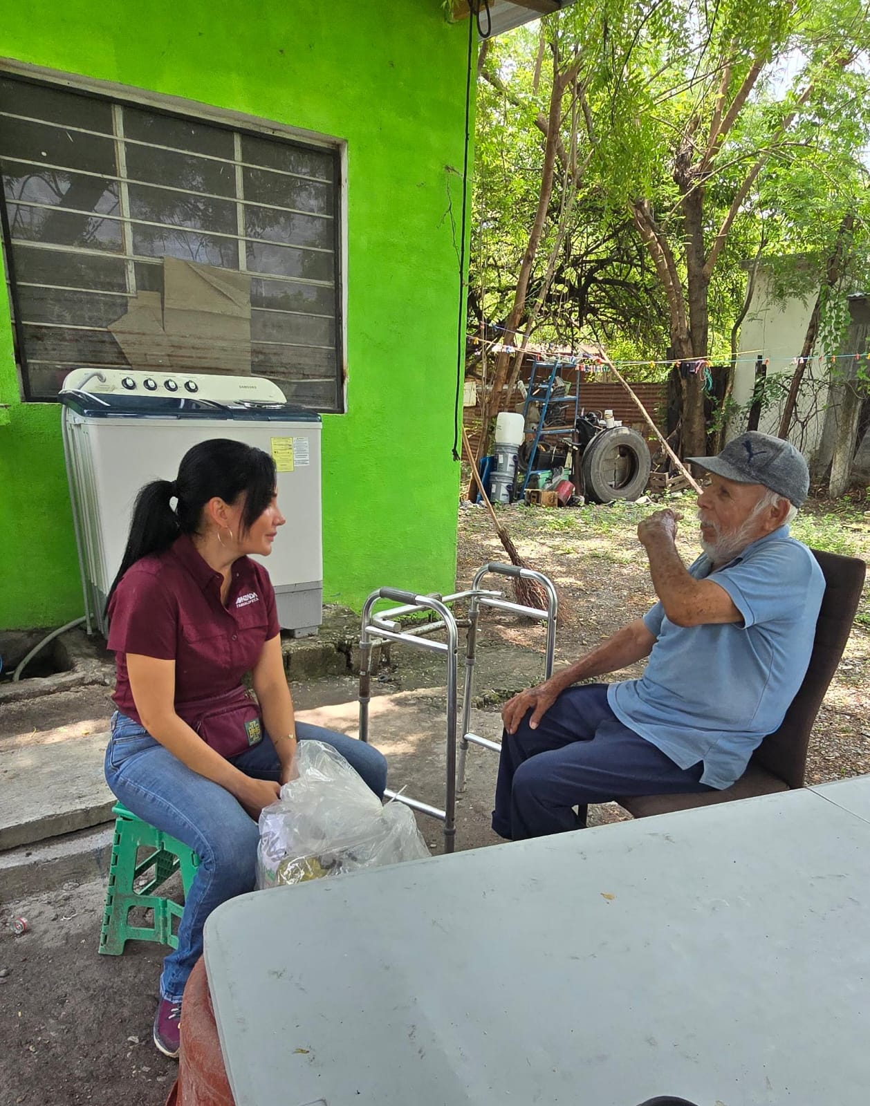 Una visita con sentido humano: Astrid Sontoya escucha y apoya a don Esteban