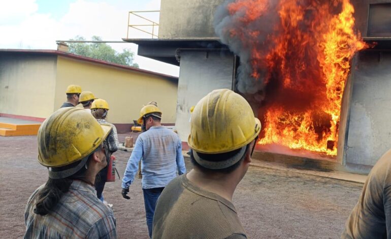 Fortalece IMSS Tamaulipas brigadas de Protección Civil con curso de fuego real