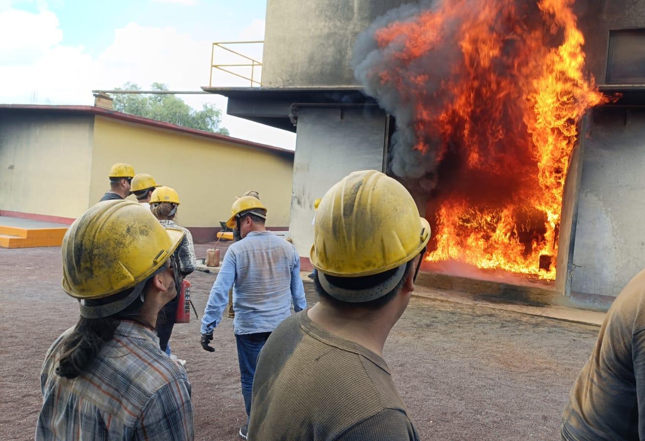 Fortalece IMSS Tamaulipas brigadas de Protección Civil con curso de fuego real