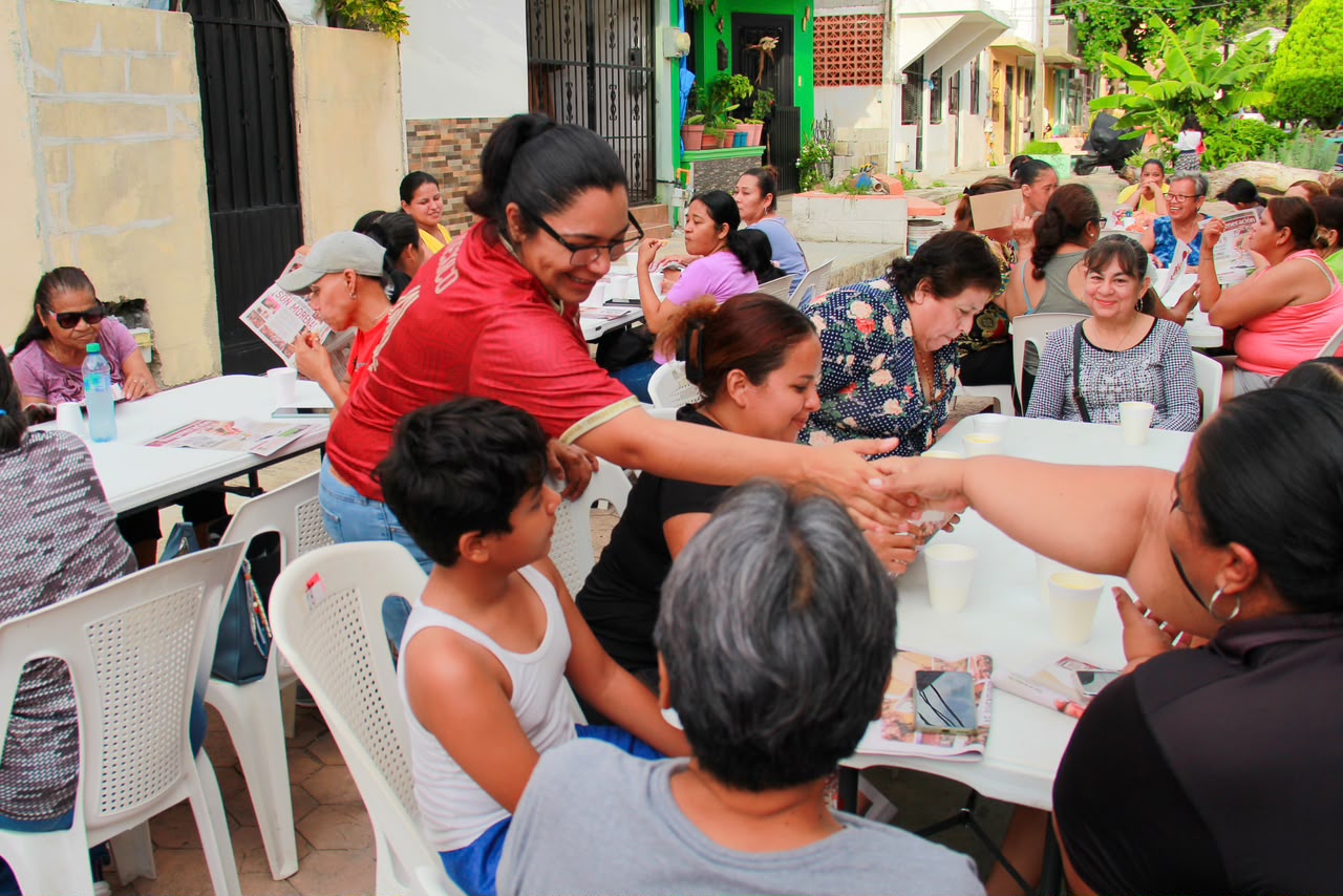 Desde el Congreso y en territorio, Lucero Deosdady mantiene contacto con la gente