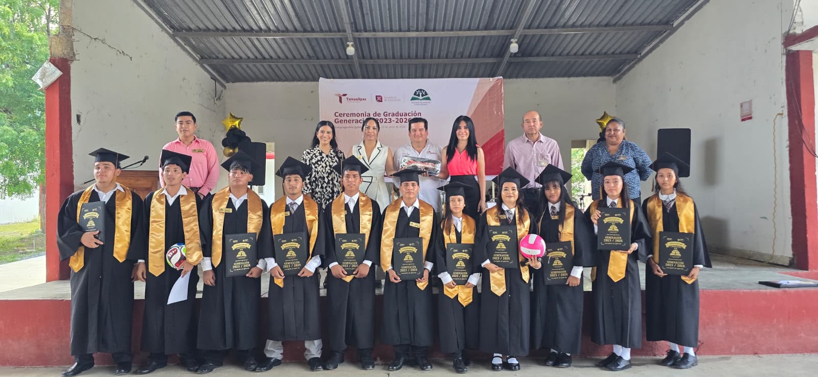 Astrid Sontoya Muller apadrina generación del Telebachillerato de Quintero
