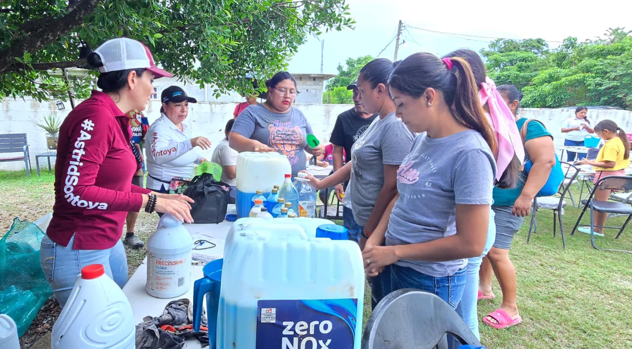 Astrid Sontoya acerca mercadito de productos básicos a familias de Nuevo Tantoán