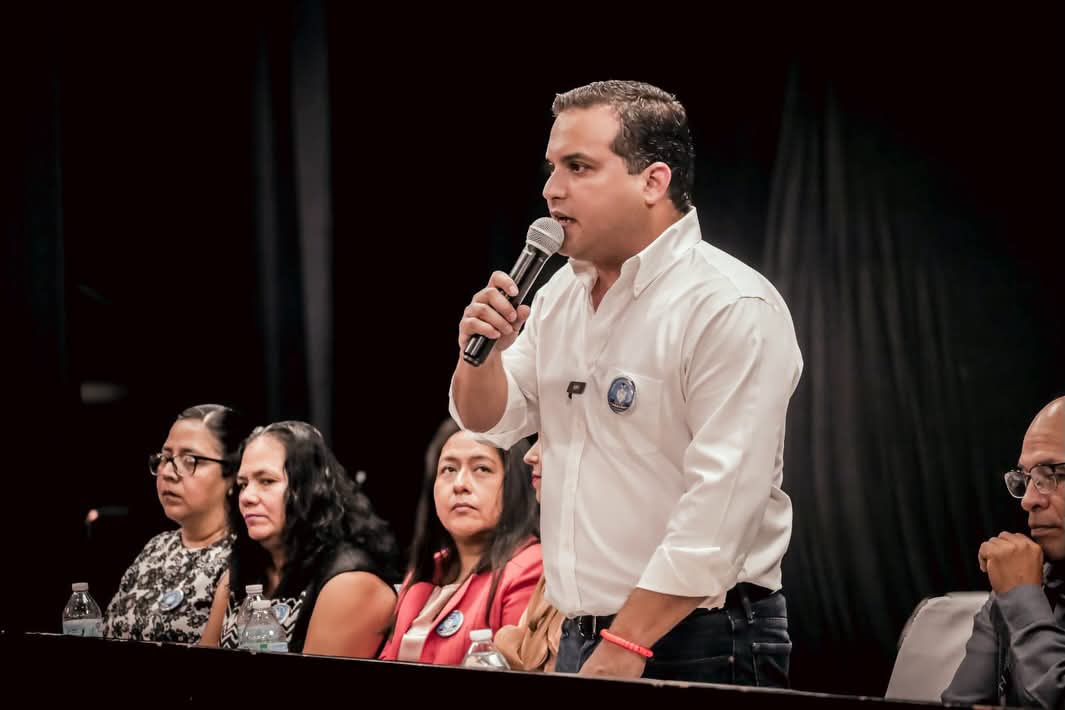 Juanjo Salazar acompaña graduación de niñas y niños del Maternal del Ejido La Libertad