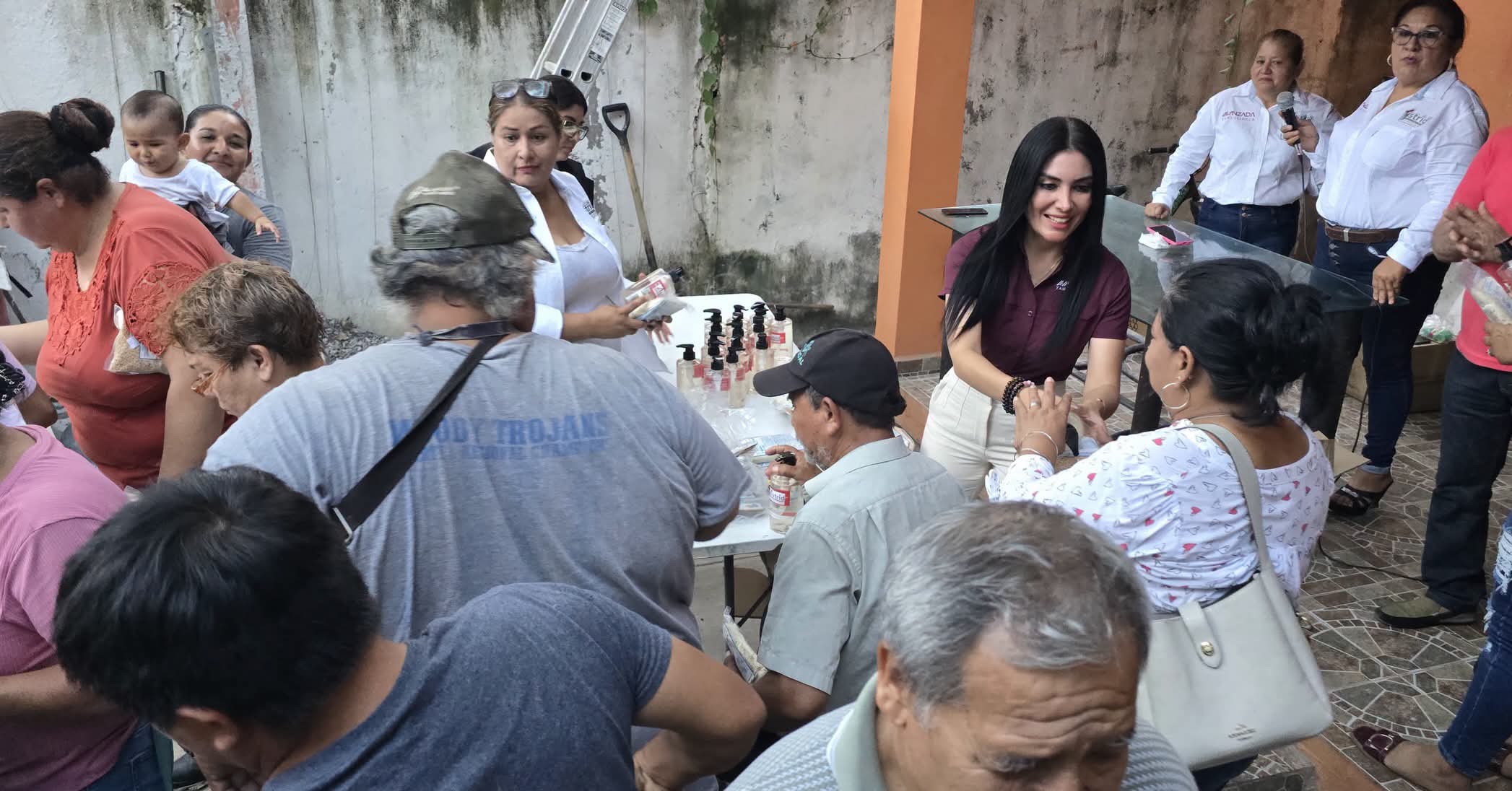 Astrid Sontoya fortalece el diálogo con vecinos de la colonia Ladrillera