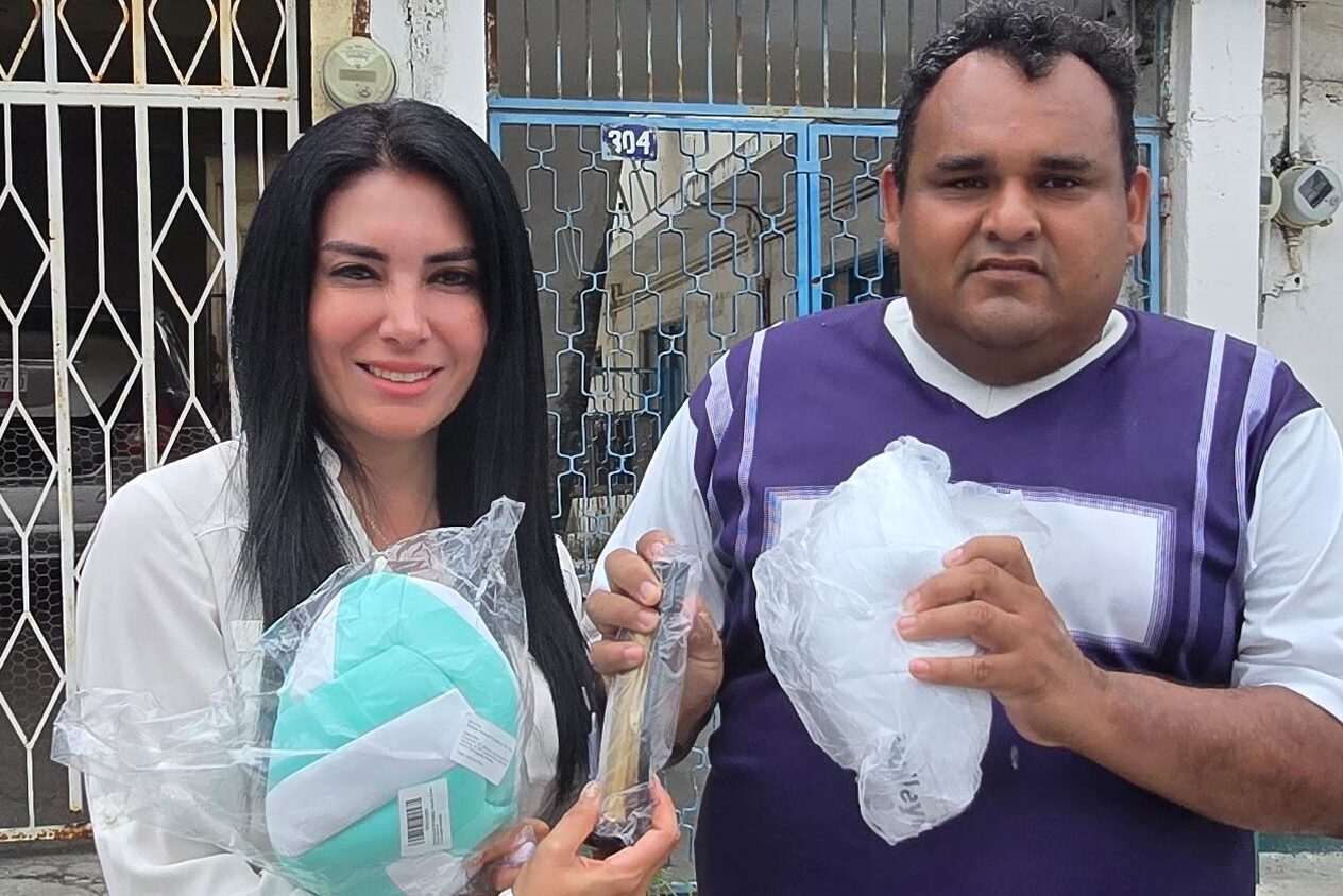 Astrid Sontoya lleva apoyo y cercanía a familias del ejido La Vega
