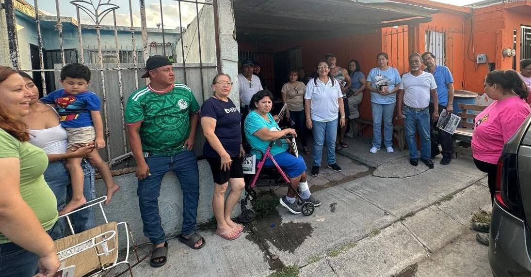 Ana Laura Huerta mantiene diálogo permanente con las familias del Distrito 2