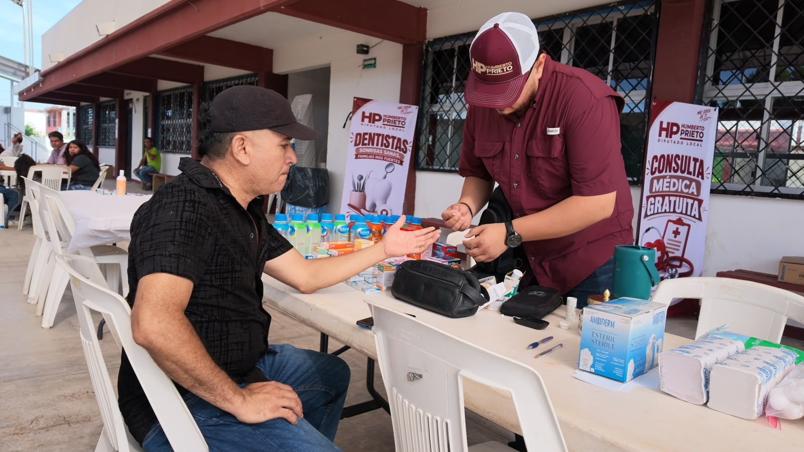 Lleva brigada Humberto Prieto Herrera a vecinos de la colonia Jarachina Sur.